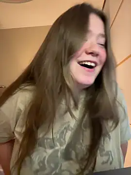 Snapshot of remirann_ chatting on 01-10-25, 11:22 remirann online show from 01-10-25, 11:22