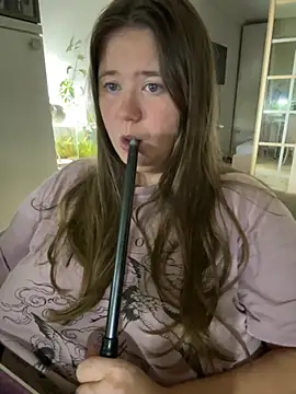 Snapshot of remirann_ chatting on 10-05-25, 05:44 remirann online show from 10-05-25, 05:44