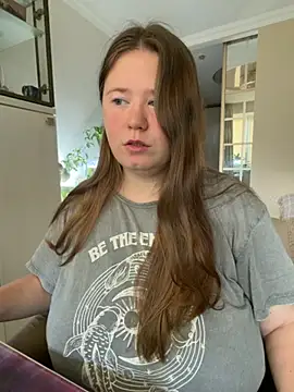 Snapshot of remirann_ chatting on 10-21-25, 05:41 remirann online show from 10-21-25, 05:41