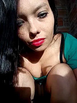 Snapshot of Melanymartinez105 chatting on 09-20-25, 10:11 Melanymartinez105 online show from 09-20-25, 10:11