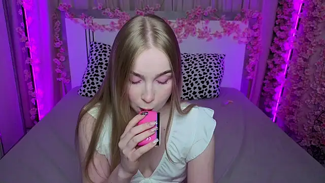 Snapshot of LilyStarlight chatting on 05-29-26, 03:26 LilyStarlight online show from 05-29-26, 03:26