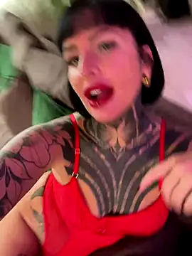 Snapshot of InkedBiitch chatting on 10-24-25, 07:16 InkedBiitch online show from 10-24-25, 07:16