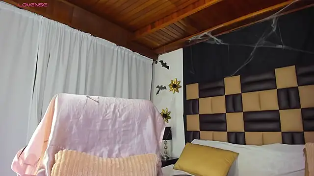 Snapshot of BarbieKano chatting on 11-06-25, 12:00 BarbieKano online show from 11-06-25, 12:00