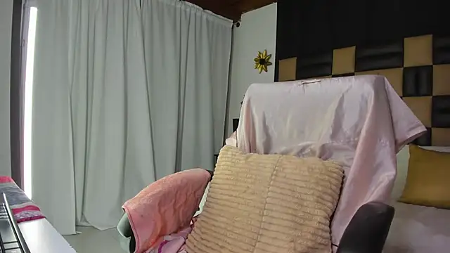 Snapshot of BarbieKano chatting on 11-09-25, 10:41 BarbieKano online show from 11-09-25, 10:41