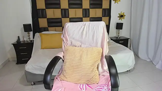 Snapshot of BarbieKano chatting on 11-13-25, 11:25 BarbieKano online show from 11-13-25, 11:25