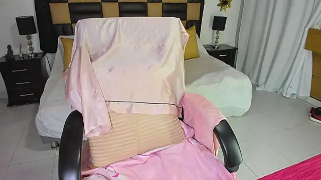 Snapshot of BarbieKano chatting on 11-17-25, 10:48 BarbieKano online show from 11-17-25, 10:48