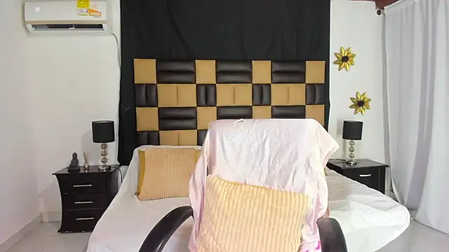 Snapshot of BarbieKano chatting on 11-20-25, 11:26 BarbieKano online show from 11-20-25, 11:26