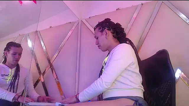 StefyFerrer online show from 11-28-25, 02:03