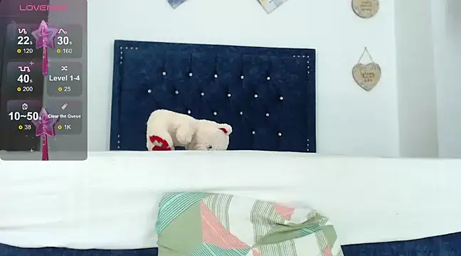 Snapshot of QueenSquirt_ chatting on 12-10-24, 08:27 QueenSquirt online show from 12-10-24, 08:27