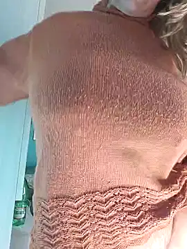 Snapshot of Emma96_hot chatting on 01-08-25, 01:31 Emma96 hot online show from 01-08-25, 01:31