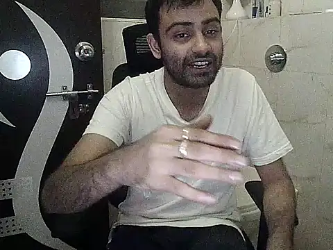 Snapshot of king_kong_india1 chatting on 01-15-26, 08:01 king kong india1 online show from 01-15-26, 08:01