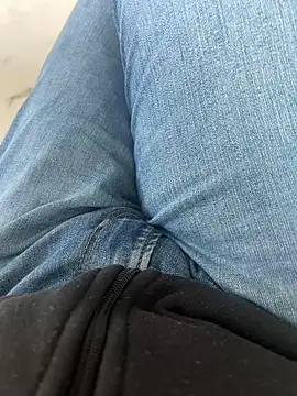 Snapshot of Cezar993 chatting on 12-26-24, 12:38 Cezar993 online show from 12-26-24, 12:38