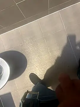 Snapshot of Cezar993 chatting on 09-26-25, 04:11 Cezar993 online show from 09-26-25, 04:11