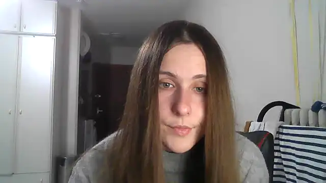 Snapshot of Emma_just chatting on 12-13-24, 04:49 Emma just online show from 12-13-24, 04:49