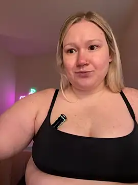 Snapshot of PiggyRose chatting on 09-20-25, 10:55 PiggyRose online show from 09-20-25, 10:55