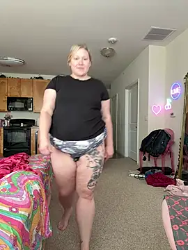 PiggyRose online show from 07-18-26, 05:17