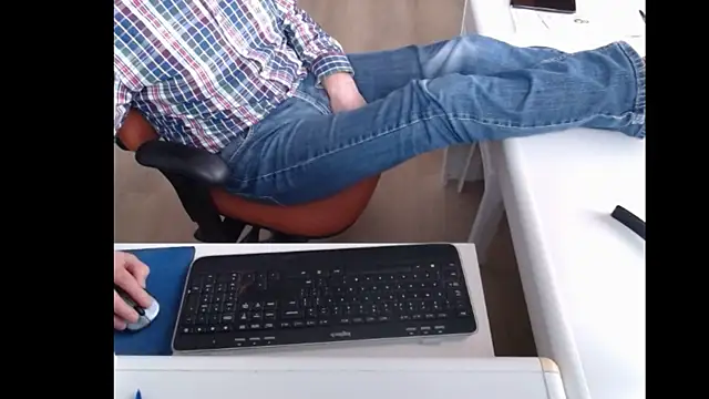 Snapshot of dutchpornking chatting on 01-30-25, 01:21 dutchpornking online show from 01-30-25, 01:21