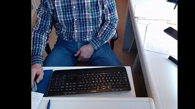 Snapshot of dutchpornking chatting on 01-31-25, 01:23 dutchpornking online show from 01-31-25, 01:23