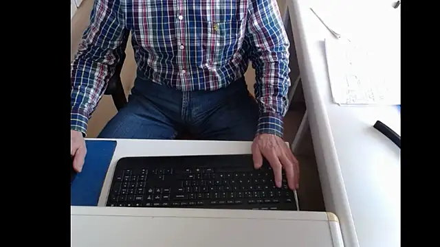 Snapshot of dutchpornking chatting on 02-01-25, 08:39 dutchpornking online show from 02-01-25, 08:39