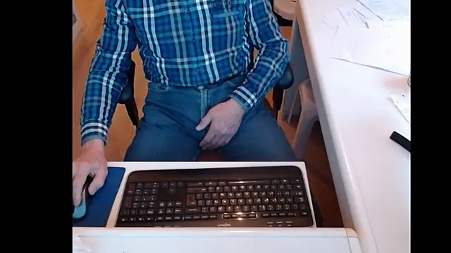 Snapshot of dutchpornking chatting on 02-06-25, 12:05 dutchpornking online show from 02-06-25, 12:05