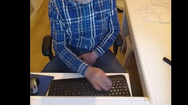 Snapshot of dutchpornking chatting on 02-09-25, 06:58 dutchpornking online show from 02-09-25, 06:58