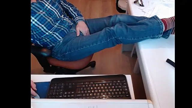 Snapshot of dutchpornking chatting on 02-10-25, 01:22 dutchpornking online show from 02-10-25, 01:22