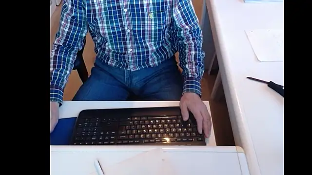 Snapshot of dutchpornking chatting on 02-15-25, 07:27 dutchpornking online show from 02-15-25, 07:27