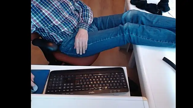 Snapshot of dutchpornking chatting on 02-15-25, 01:38 dutchpornking online show from 02-15-25, 01:38