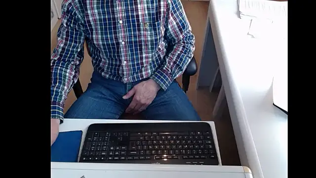 Snapshot of dutchpornking chatting on 02-17-25, 11:44 dutchpornking online show from 02-17-25, 11:44