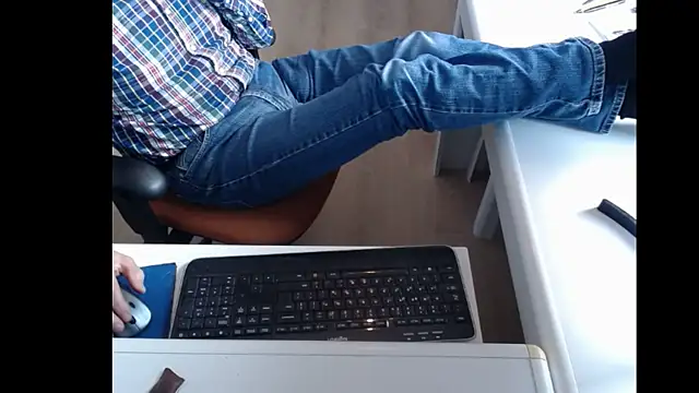 Snapshot of dutchpornking chatting on 02-28-25, 11:25 dutchpornking online show from 02-28-25, 11:25