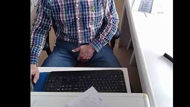 Snapshot of dutchpornking chatting on 03-04-25, 08:24 dutchpornking online show from 03-04-25, 08:24