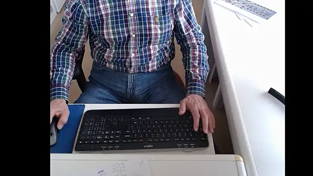 Snapshot of dutchpornking chatting on 03-06-25, 08:30 dutchpornking online show from 03-06-25, 08:30