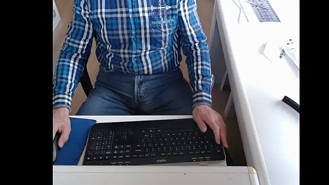 Snapshot of dutchpornking chatting on 03-07-25, 08:23 dutchpornking online show from 03-07-25, 08:23