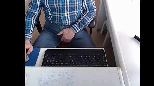 Snapshot of dutchpornking chatting on 03-11-25, 07:48 dutchpornking online show from 03-11-25, 07:48