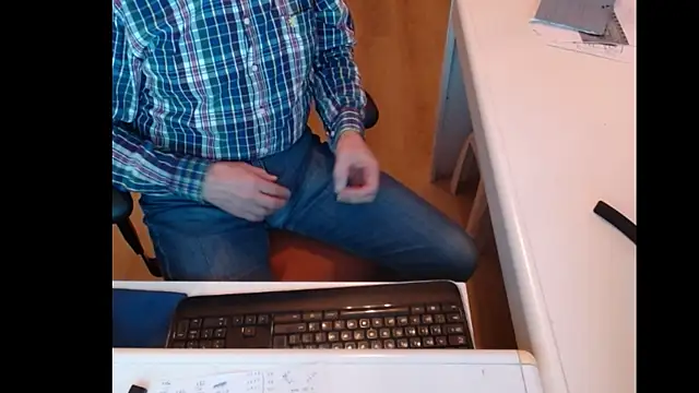 Snapshot of dutchpornking chatting on 03-11-25, 05:35 dutchpornking online show from 03-11-25, 05:35