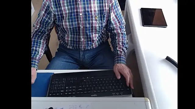 Snapshot of dutchpornking chatting on 03-12-25, 08:51 dutchpornking online show from 03-12-25, 08:51