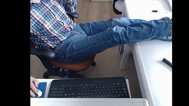 Snapshot of dutchpornking chatting on 03-13-25, 11:19 dutchpornking online show from 03-13-25, 11:19