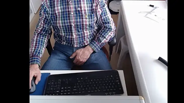 Snapshot of dutchpornking chatting on 03-15-25, 07:20 dutchpornking online show from 03-15-25, 07:20