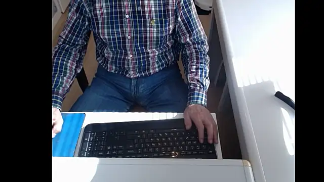 Snapshot of dutchpornking chatting on 03-16-25, 12:00 dutchpornking online show from 03-16-25, 12:00