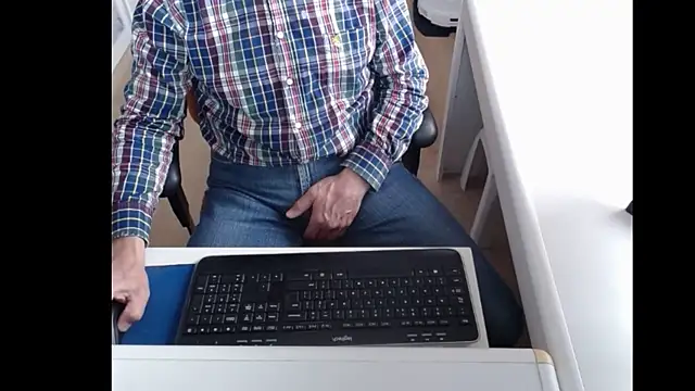 Snapshot of dutchpornking chatting on 03-17-25, 07:46 dutchpornking online show from 03-17-25, 07:46