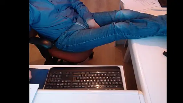 Snapshot of dutchpornking chatting on 03-21-25, 05:45 dutchpornking online show from 03-21-25, 05:45