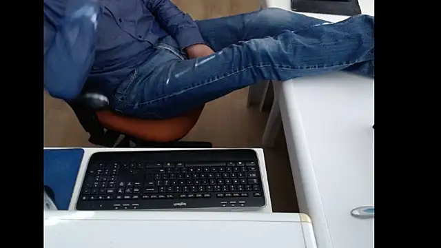 Snapshot of dutchpornking chatting on 10-01-25, 12:00 dutchpornking online show from 10-01-25, 12:00