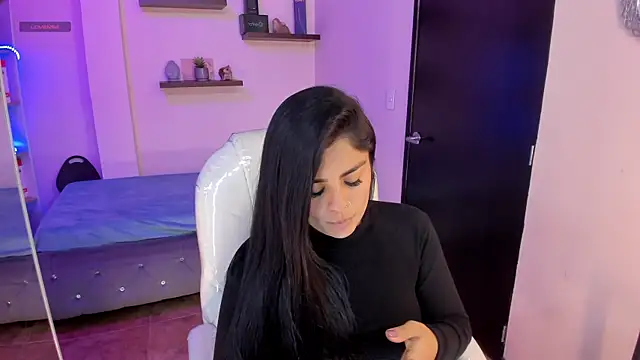 Catalinaa martinez online show from 12-17-24, 08:54