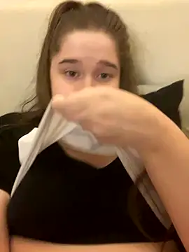 Snapshot of HornyGirlH chatting on 09-10-25, 11:27 HornyGirlH online show from 09-10-25, 11:27