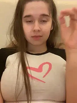 Snapshot of HornyGirlH chatting on 10-17-25, 11:40 HornyGirlH online show from 10-17-25, 11:40