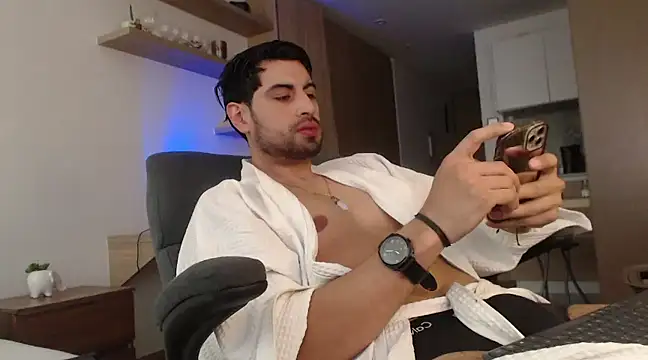 Snapshot of bradley_muscle chatting on 02-23-25, 11:04 bradley muscle online show from 02-23-25, 11:04