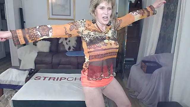 Snapshot of SindeeDix chatting on 01-11-26, 03:28 SindeeDix online show from 01-11-26, 03:28