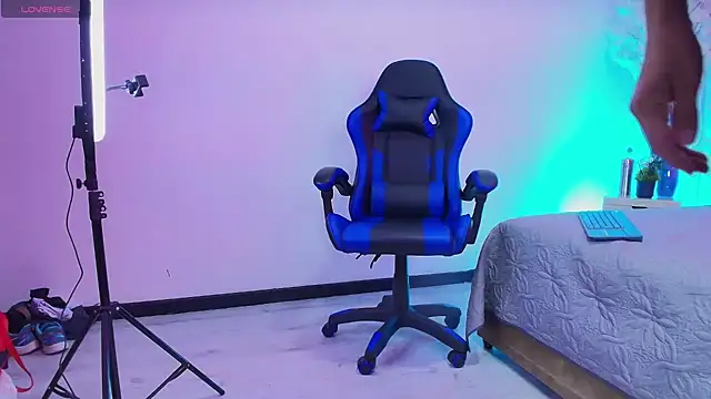 moxa hot online show from 04-22-26, 03:02