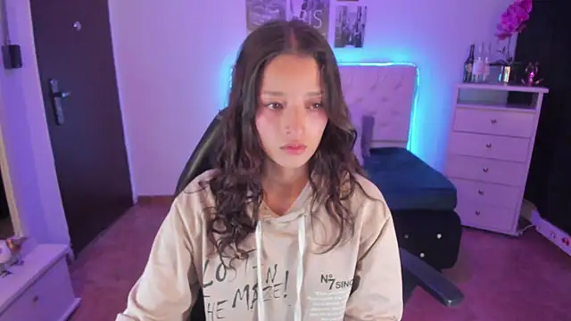 Amaia Daniells online show from 12-15-24, 03:34