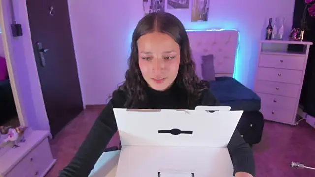 Amaia Daniells online show from 12-16-24, 03:51